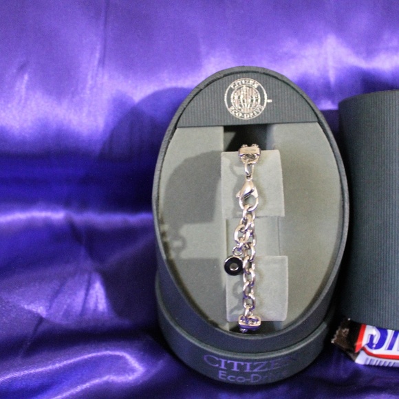 LIke New Citizens Eco-Drive Ladies Watch - Picture 4 of 6